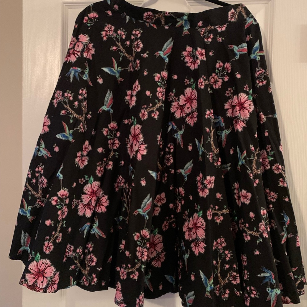 Beautiful Hell Bunny skirt. Great quality. Size 6 through 8 easy fit